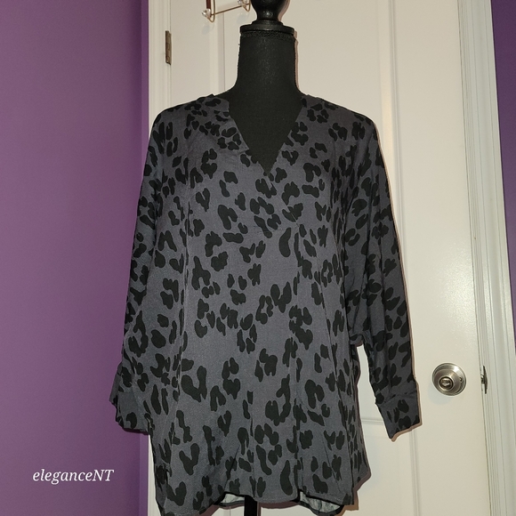 The Limited Gray/Black Cheetah print Top sz: M NWT - Picture 2 of 9